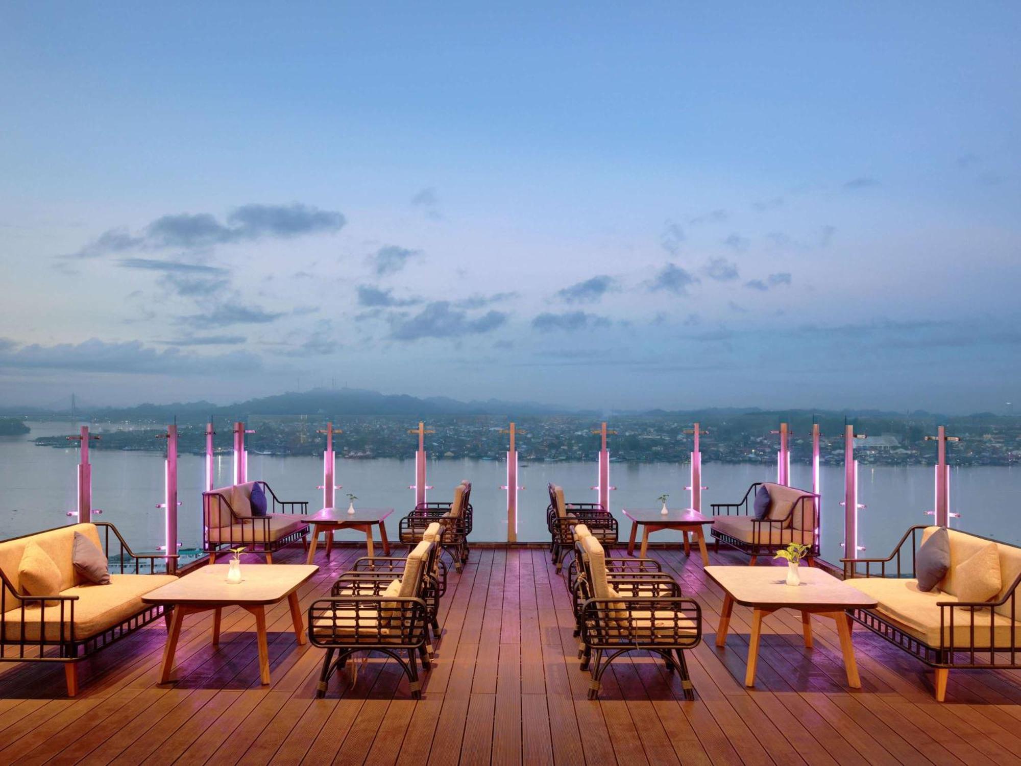 เมอร์เคียว ซามารินดา Hotel ภายนอก รูปภาพ
