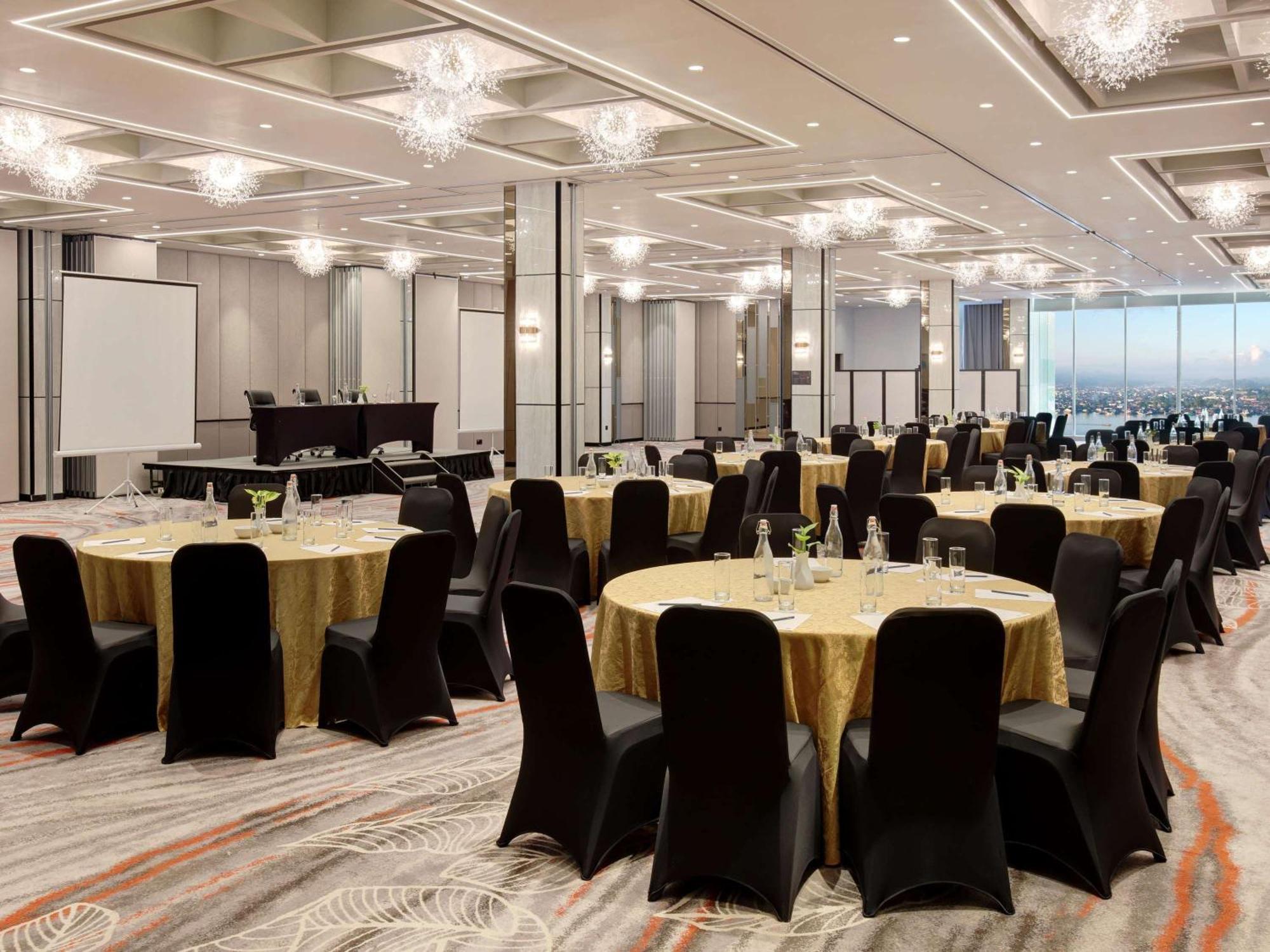 เมอร์เคียว ซามารินดา Hotel ภายนอก รูปภาพ